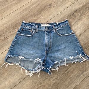 Abercrombie & Fitch - The Cutoff Short High Rose Curve Love